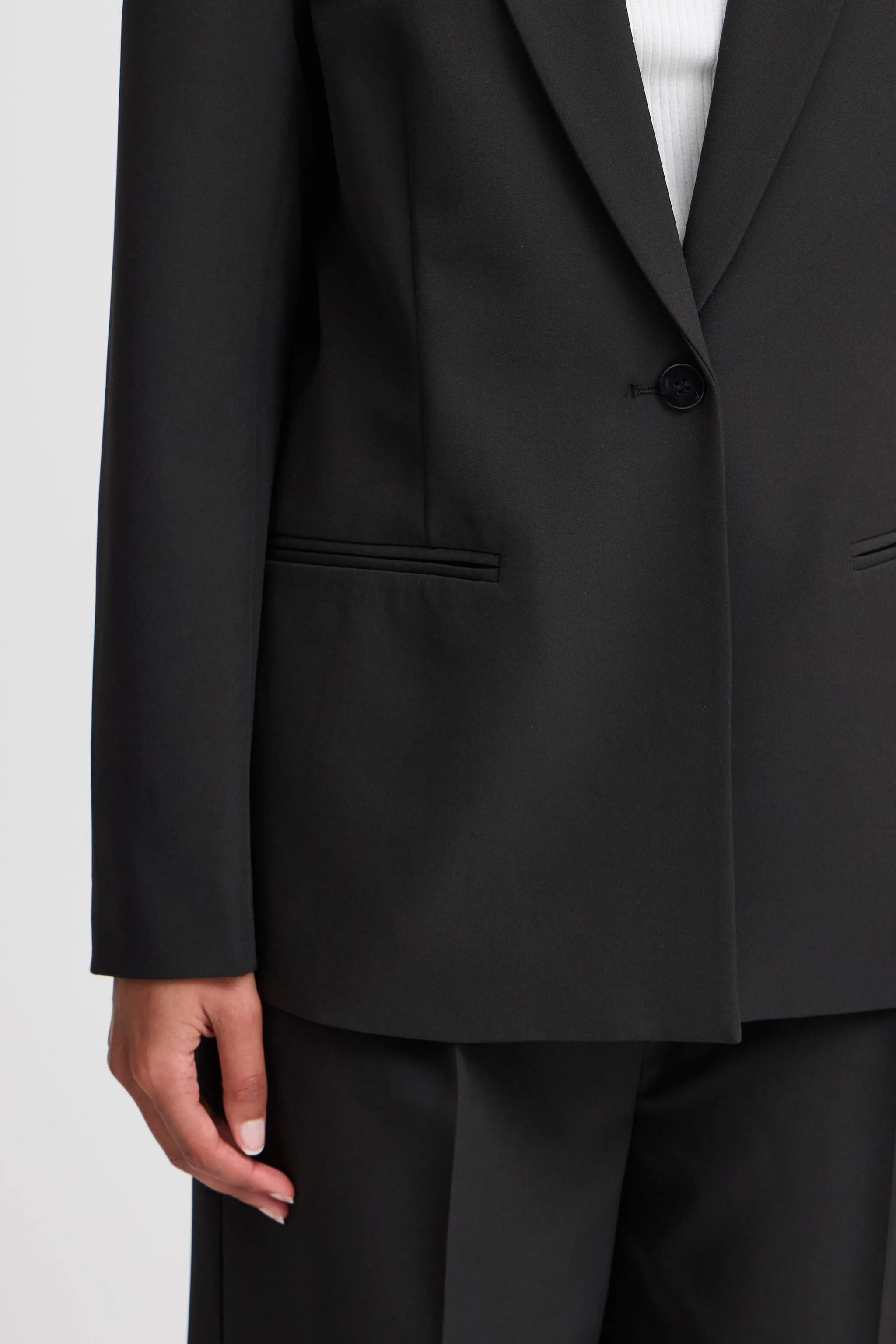 BLACK FITTED OFFICE BLAZER